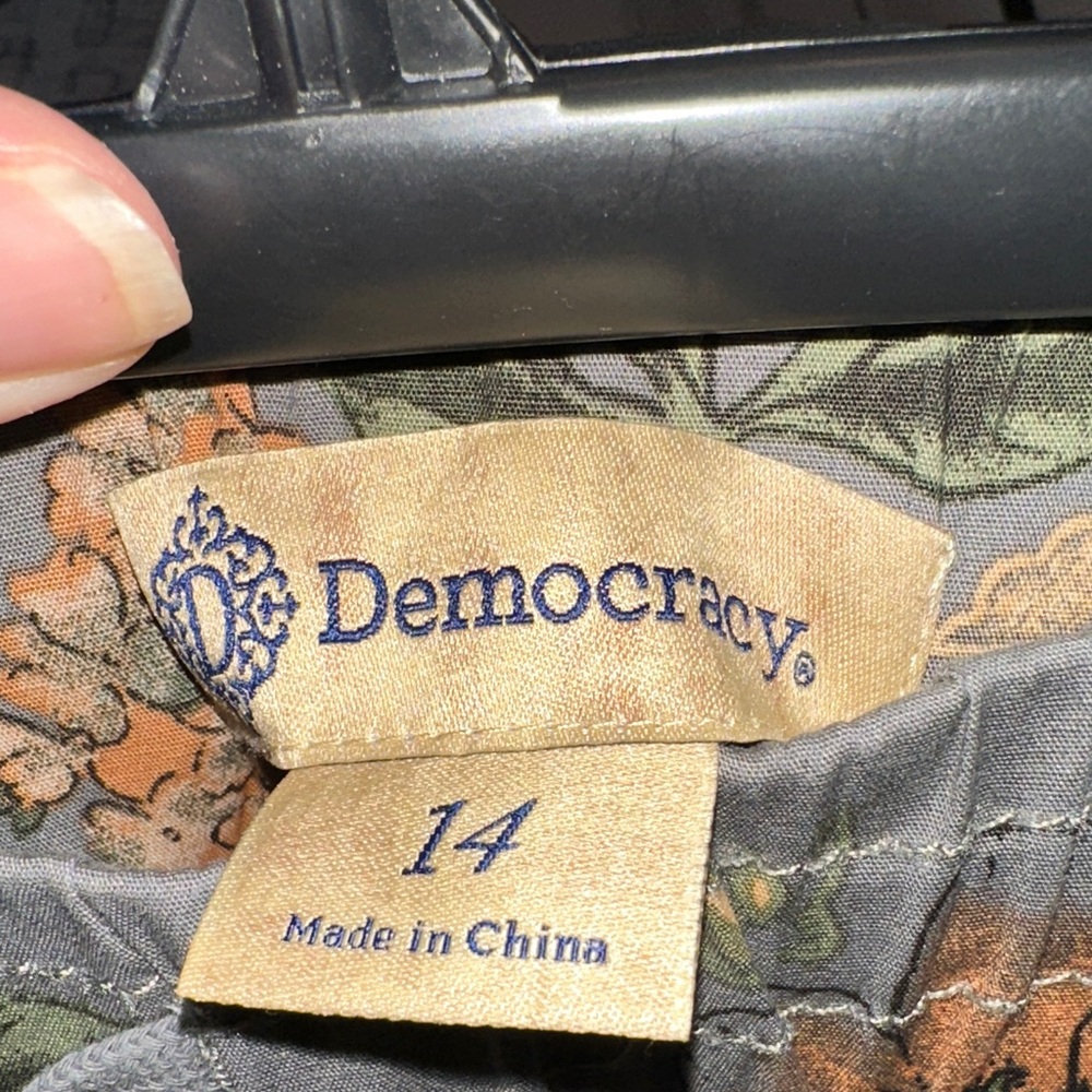 Democracy Olive Green Floral Cargo Pants - Picture 6 of 7